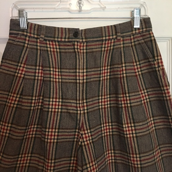 Talbots plaid shorts sz 12. Zipper button closure. 2 front pockets and 1 in back - Picture 6 of 8